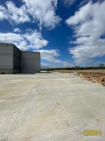 21-DİLOVASI TEPECİK’TE GENİŞ AÇIK ALANLI YENİ DEPO